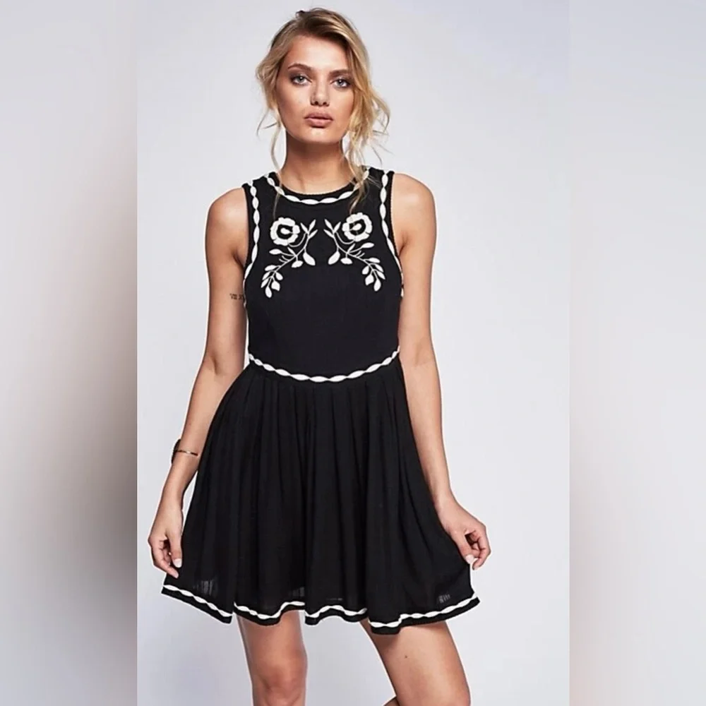 Free People Sleeveless Birds of a Feather Embroidered Mini Dress ZB5